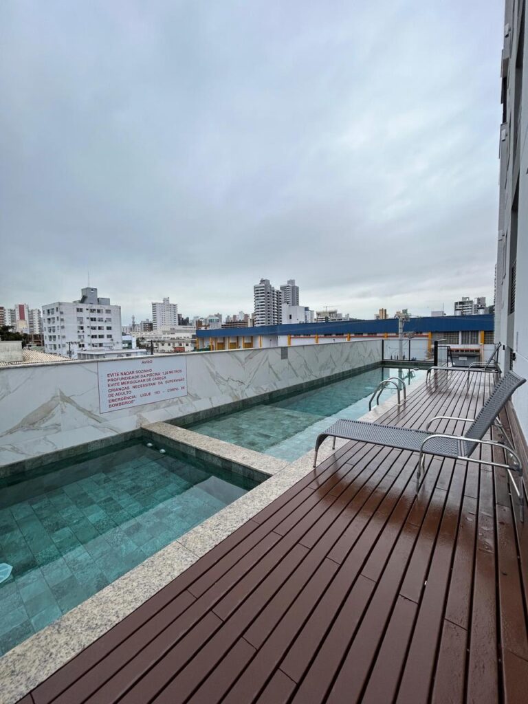 Piscina, Melbourne Palace